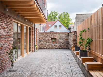 K66 | Dům s kavárnou