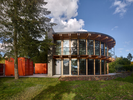 House That Opens Up to the Sun