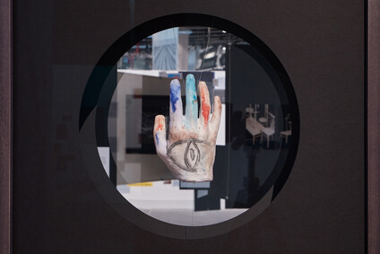 THE HAND OF A DEAD MAN / Ruka mrtvého muže instalace na Bienále architektury 2021